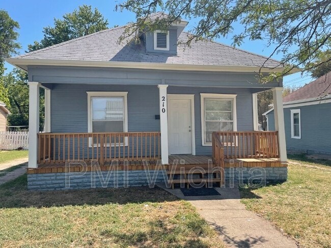 Photo - 210 N Ash St