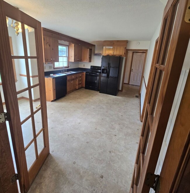 Photo - 4 bedroom in Prince George!!