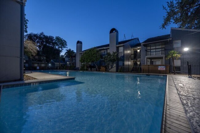 Photo - 10901 Meadowglen Ln Unidad #247A