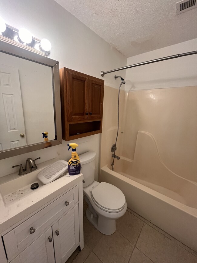 Photo - 409 N Main St