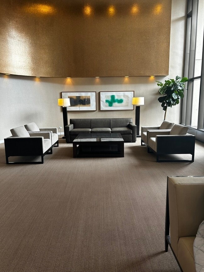 Photo - 3930 N PINE GROVE Ave Unit 408