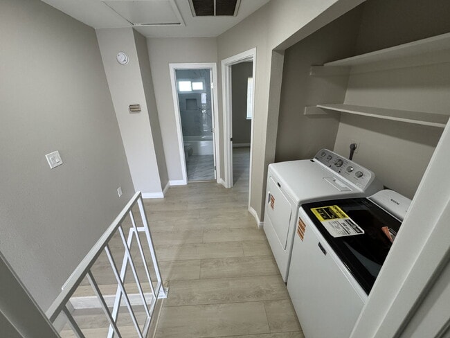 Photo - Beautifully Remodeled 2-Story Unit! Unidad B