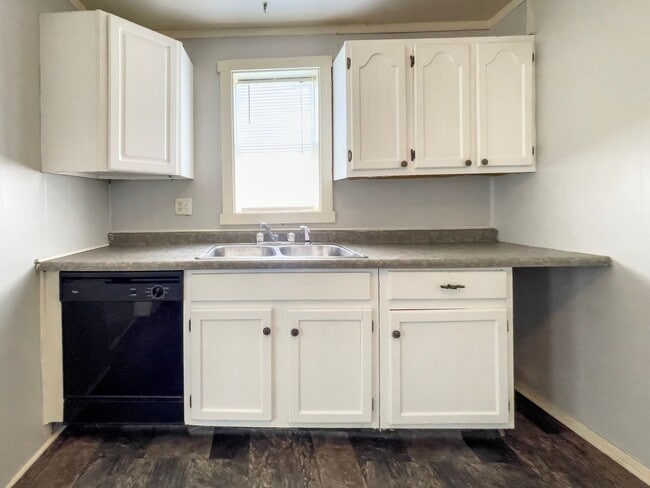 Photo - PRELEASING for AUGUST! Close to Campus