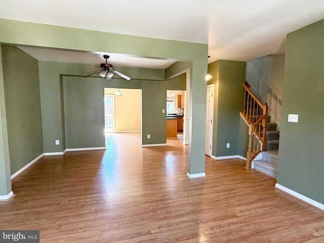 Photo - 565 Tuliptree Square NE