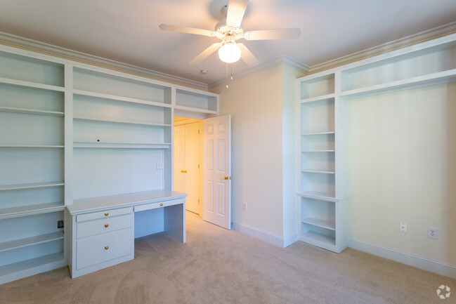 3BR,3BA - Queens at Granville Apartments