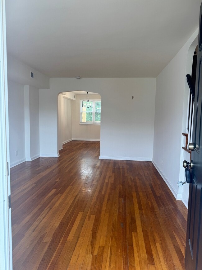 Photo - 1548 Aldeney Ave