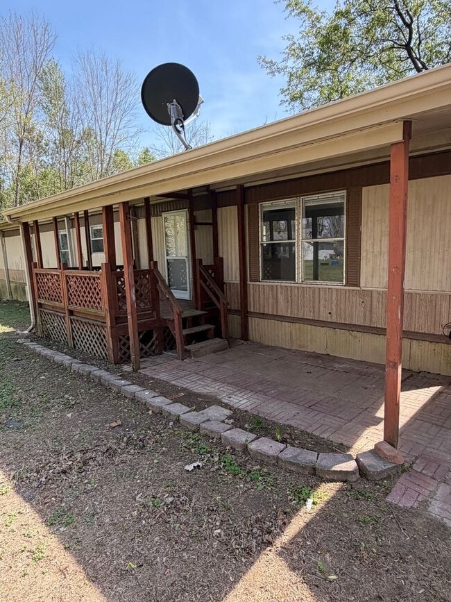 Building Photo - For Rent 2 Bedroom 1 Bath