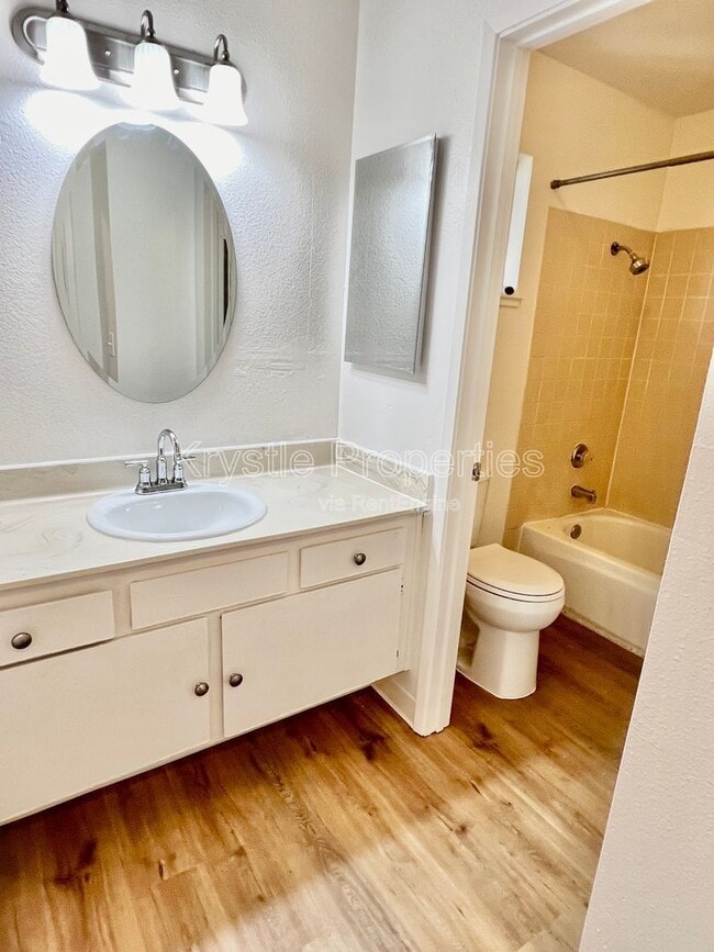 Photo - 105 Gregory Ln