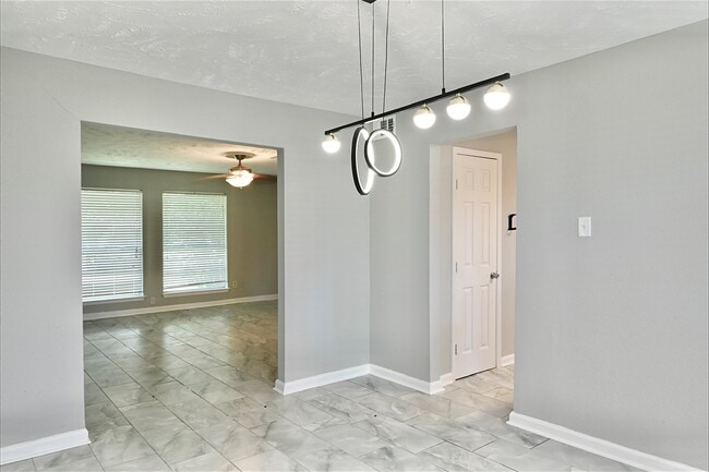 Building Photo - 7207 San Pablo Dr