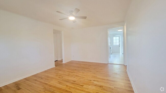 Building Photo - 592 Beverly Rd Rental