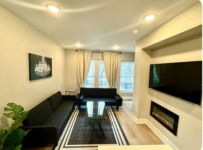 1924 Bainbridge St Unit 3