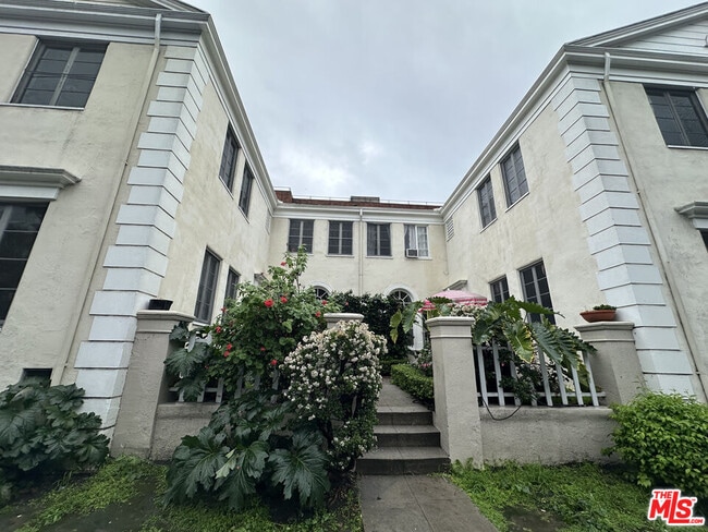 Building Photo - 5564 W 6th St Unit 6