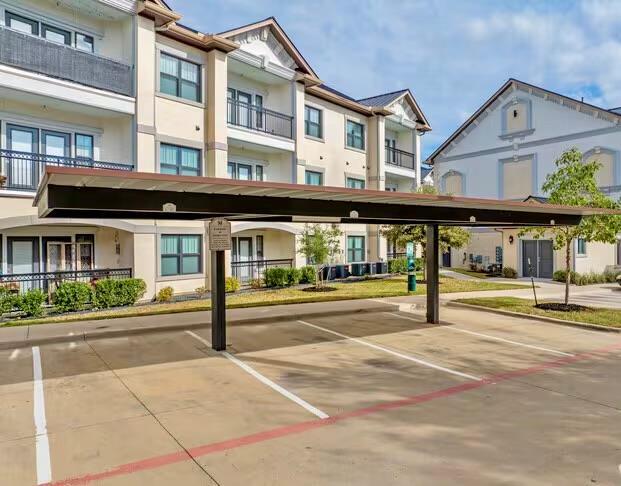 Building Photo - 200 Maple Ln Unit 1302