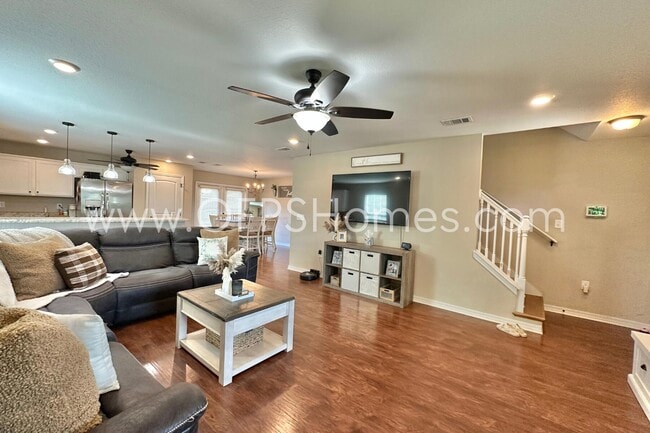 Photo - 454 Eisenhower Dr