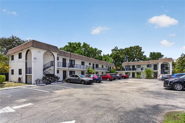Building Photo - 615 NE 26th St Unit 7