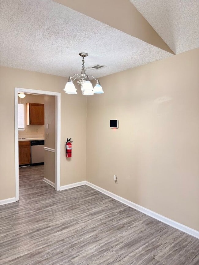 Photo - 114 Leeward Ct