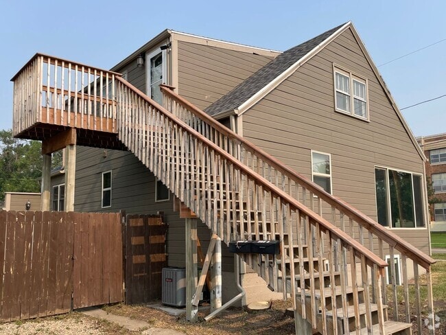 Building Photo - Three Plex Across from MSU Unit U Rental