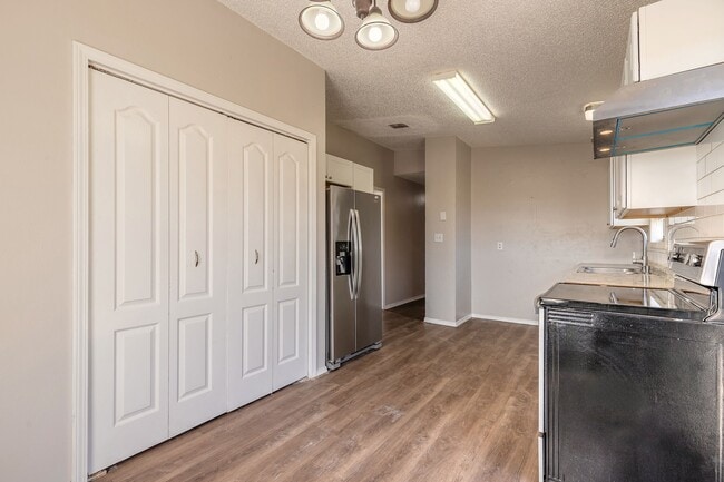 Photo - 608 Walker St House