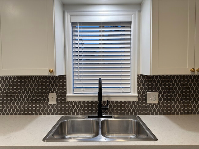 Photo - 1432 Park Ave NE