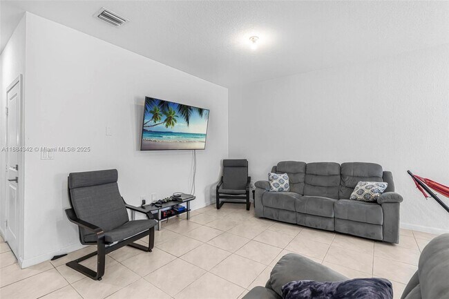 Photo - 1137 SW 7th Ct