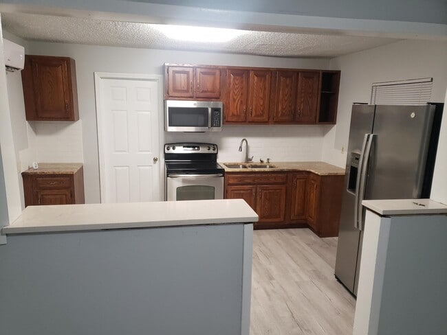 Photo - 2106 Henry St NE Unidad A
