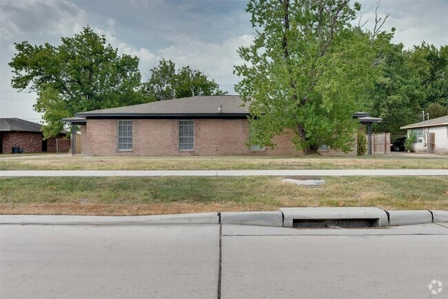 Building Photo - 2413 Woodgate St Rental