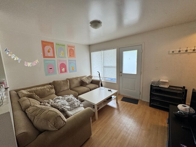 Photo - 400 Brock St Unit 3