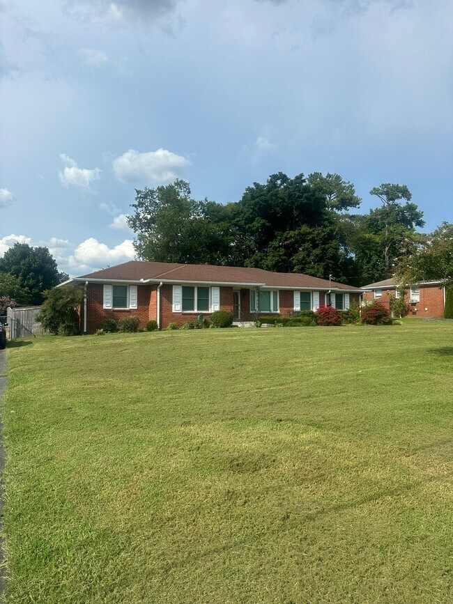 Photo - 2916 Windemere Cir