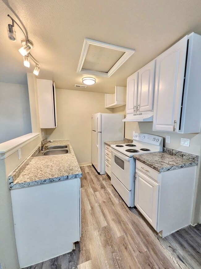 Photo - 1833 E 3rd St Unit A