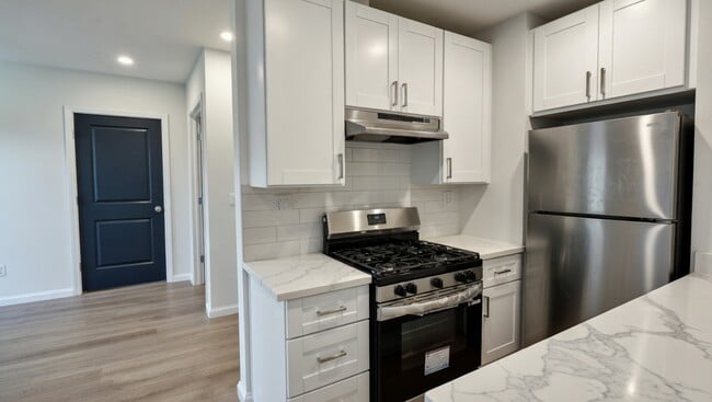 Building Photo - 323 E Chestnut St Unit 12