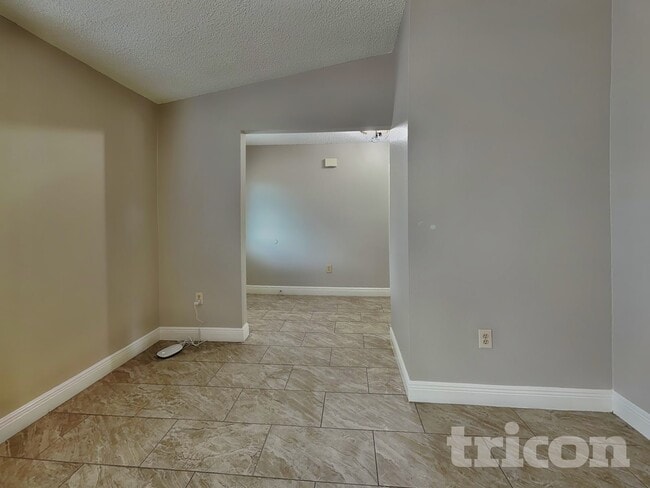 Photo - 488 Northview St