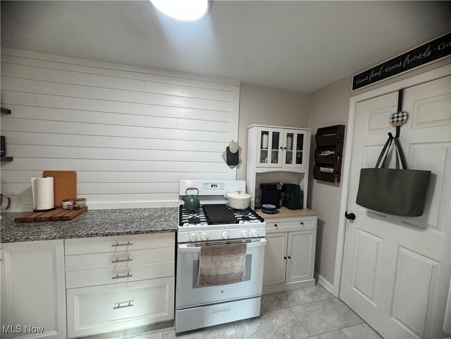 Photo - 1445 W 52nd St Apartment Unit UP