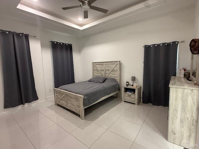 1404 E Danielle St