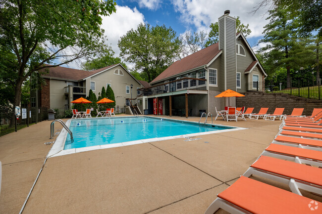 Swimming Pool - Hunters Ridge STL Apartments