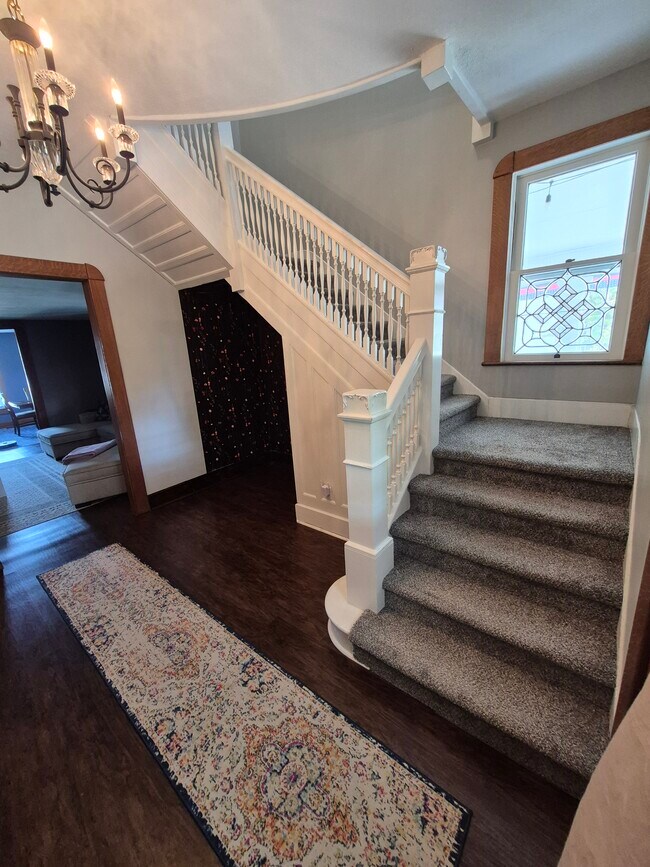 Photo - 615 N Meridian St