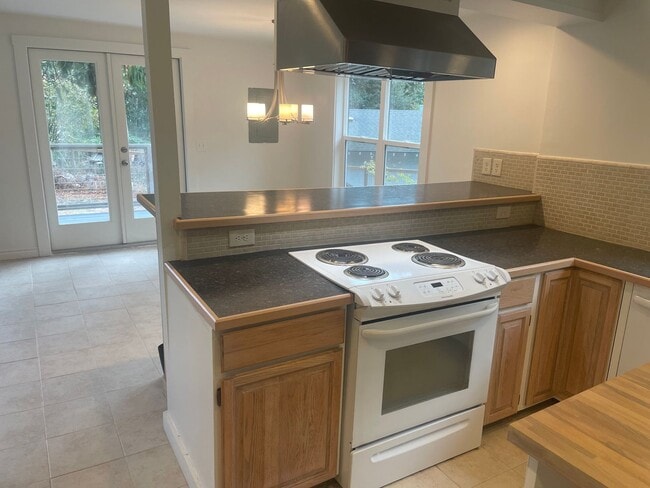 Photo - Nicely Maintained Clinton Home with Upgrades and Fenced Yard!