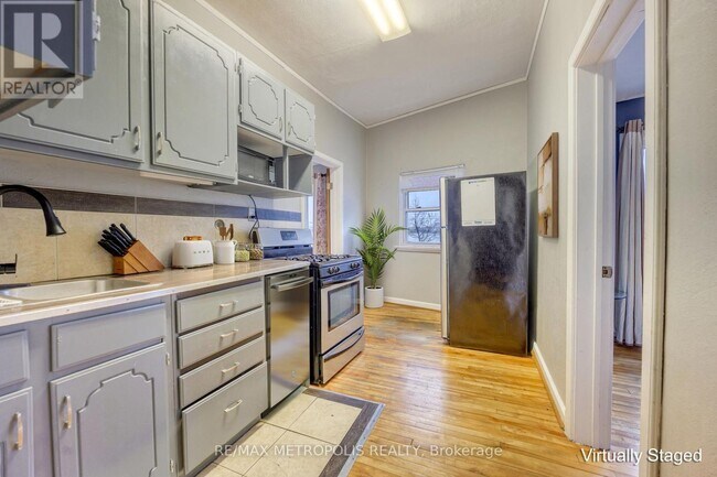 Photo - 1548 St Clair Pkwy