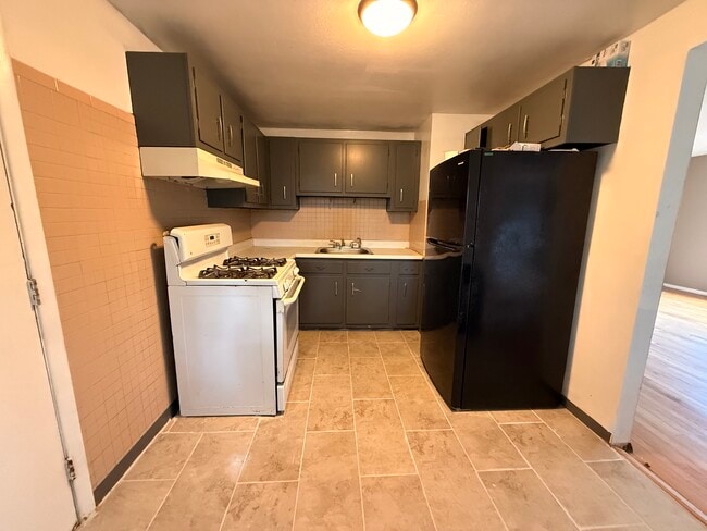 22 Judith Ter Unit 1