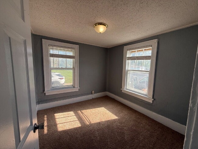 Photo - 1321 Army Post Rd