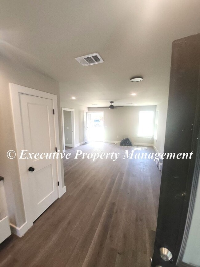 Photo - 504 W Avenue A