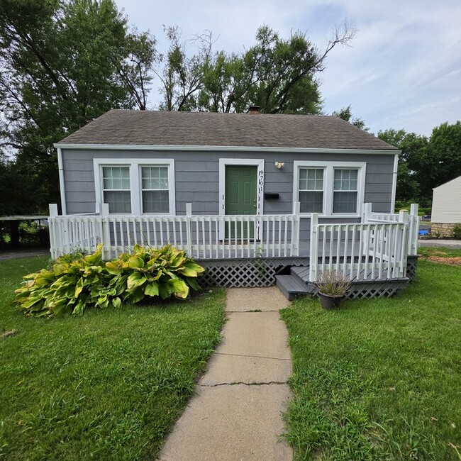 Cozy 3 bedrooms and 1 bath home located on Brooklane St in Raytown, MO.