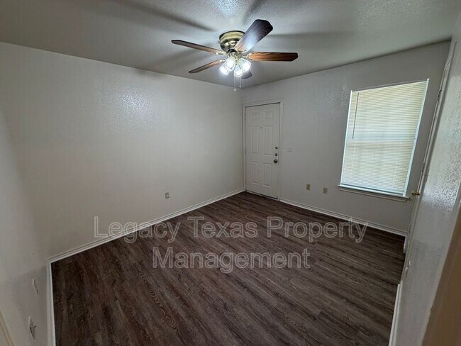 Photo - 1106 Williams Ave Unit Apt D