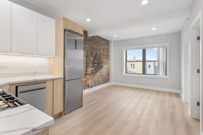Building Photo - 1554 W Juneway Ter Unit 1R Rental
