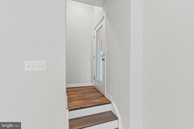 Photo - 2400 Stella Pl