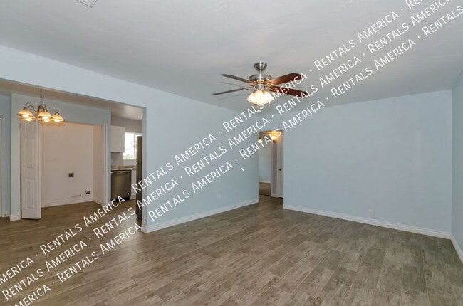 Photo - 1420 N Winstel Blvd