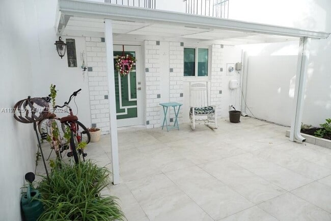 Photo - 1389 W 71st St