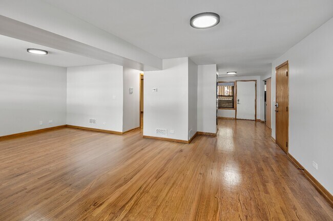 Photo - Garden unit: Renovated 1 bed in Logan Square - Now Leasing! Unit 3225-G
