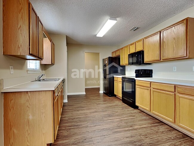 Photo - 2562 Glenfield Dr