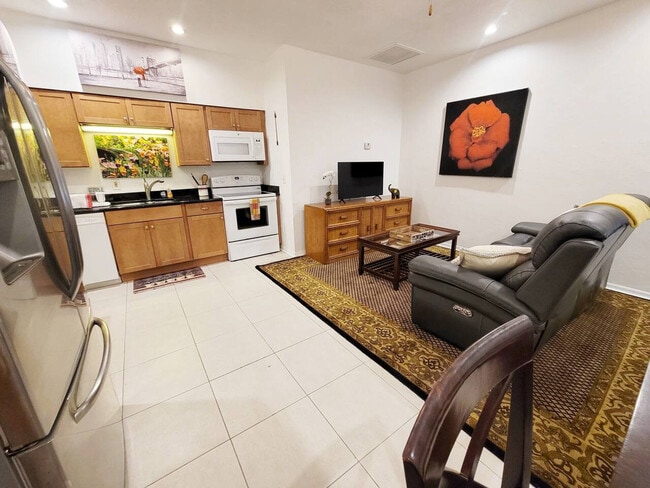 Building Photo - 408 NW 5th Ave Unit ID1359092P