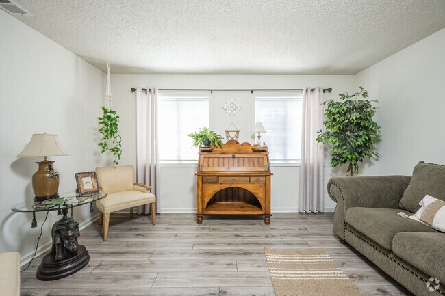 2BR, 2BA - 1004SF - Living Room